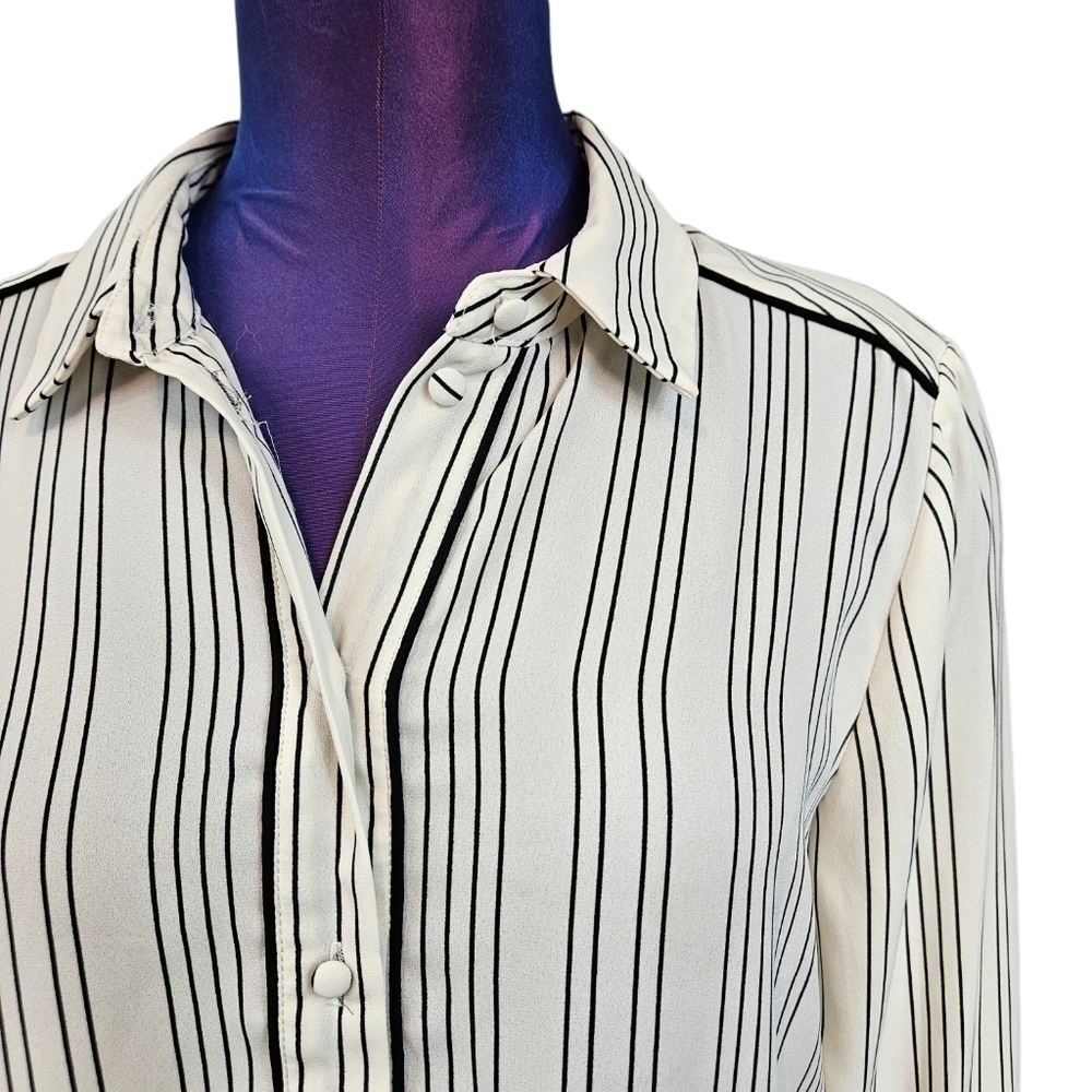 Who What Wear Striped Chiffon Button Down Blouse Size‎ Medium Women's Top - Picture 2 of 10